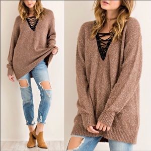Pullover with lace